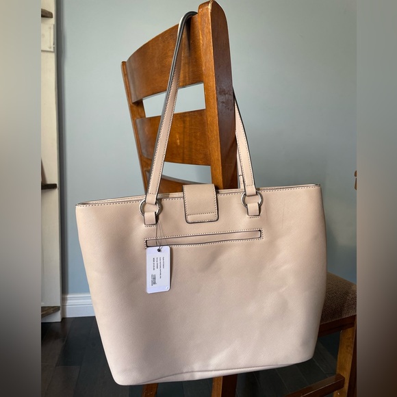 Blush Guess Purse - Picture 2 of 3